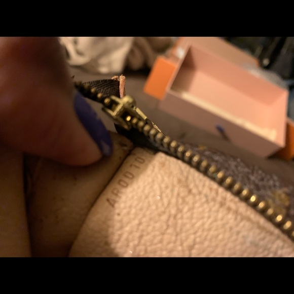 **SOLD** Louis Vuitton Monogram Toiletry Pouch - Picture 2 of 12